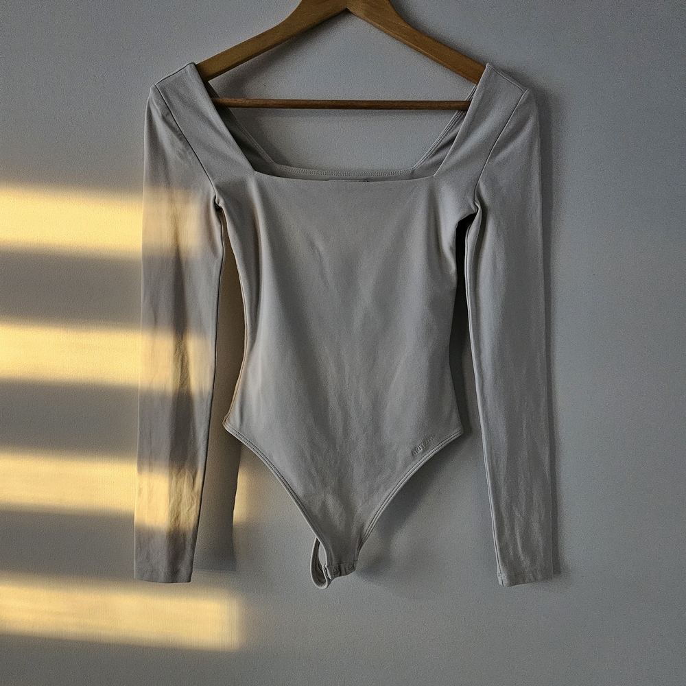 Aritzia Light Gray Long Sleeve Bodysuit